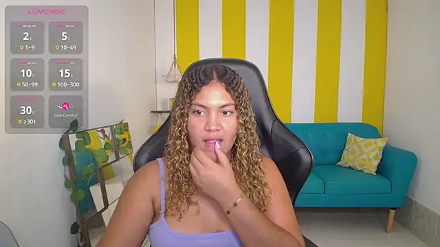 Snapshot of Cristal_War chatting on September 15, 11:27 pm Cristal War online show from September 15, 11:27 pm