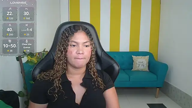 Snapshot of Cristal_War chatting on October 1, 11:22 pm Cristal War online show from October 1, 11:22 pm