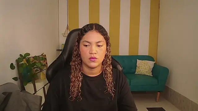 Snapshot of Cristal_War chatting on October 16, 11:06 pm Cristal War online show from October 16, 11:06 pm