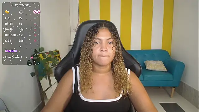 Snapshot of Cristal_War chatting on October 21, 11:05 pm Cristal War online show from October 21, 11:05 pm