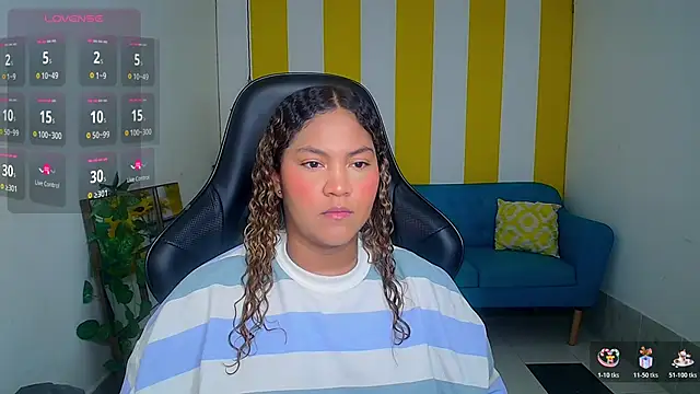 Snapshot of Cristal_War chatting on October 28, 11:07 pm Cristal War online show from October 28, 11:07 pm