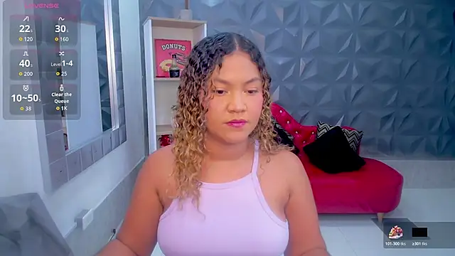 Snapshot of Cristal_War chatting on November 12, 10:20 pm Cristal War online show from November 12, 10:20 pm