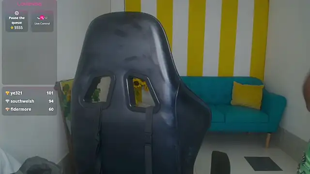 Snapshot of Cristal_War chatting on November 19, 11:38 pm Cristal War online show from November 19, 11:38 pm