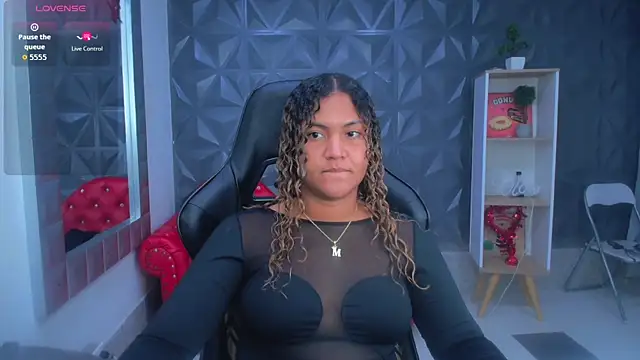 Snapshot of Cristal_War chatting on November 25, 11:27 pm Cristal War online show from November 25, 11:27 pm