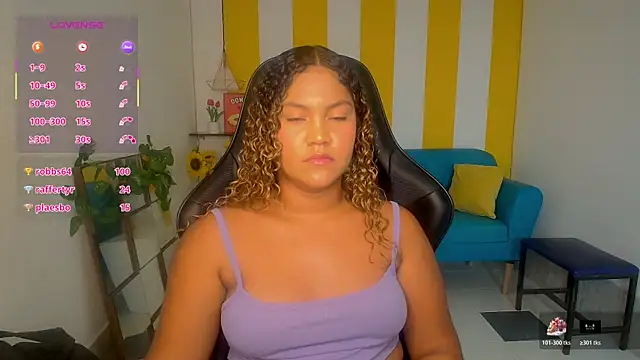 Snapshot of Cristal_War chatting on December 1, 10:59 pm Cristal War online show from December 1, 10:59 pm