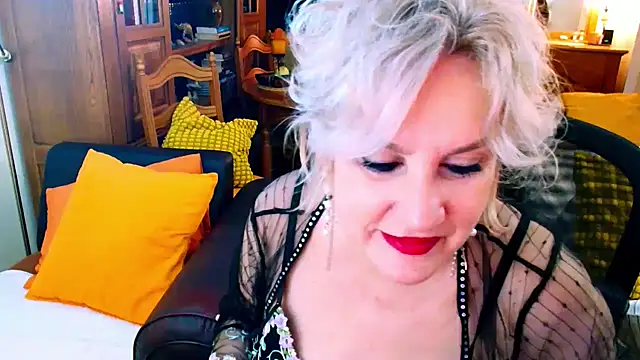 Snapshot of GattonaBiondona chatting on November 5, 5:29 am GattonaBiondona online show from November 5, 5:29 am