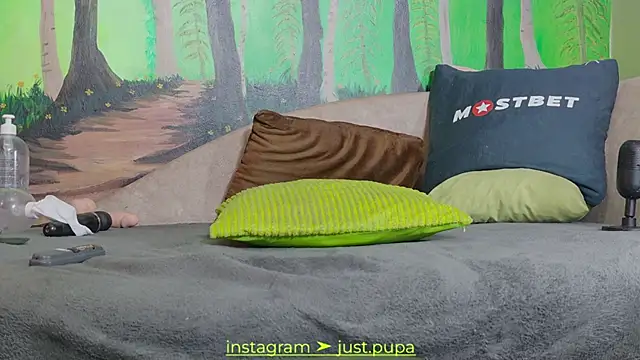 Snapshot of Pinkypupa-Love chatting on January 8, 1:21 am Pinkypupa-Love online show from January 8, 1:21 am