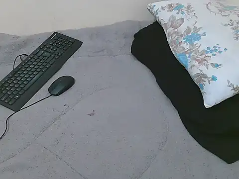 Snapshot of lella-0 chatting on February 17, 5:43 pm lella-0 online show from February 17, 5:43 pm