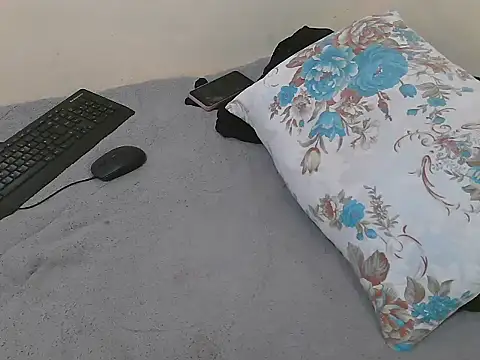 Snapshot of lella-0 chatting on February 18, 4:16 pm lella-0 online show from February 18, 4:16 pm