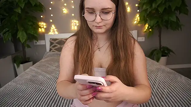 MagicPeachh  online show from December 30, 1:47 pm