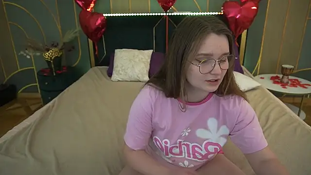 MagicPeachh  online show from March 3, 5:50 pm