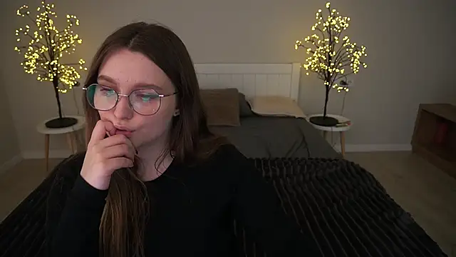 MagicPeachh  online show from October 6, 12:35 pm