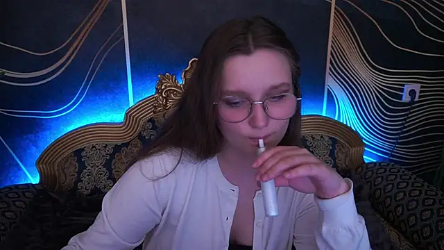 MagicPeachh  online show from November 6, 1:45 pm