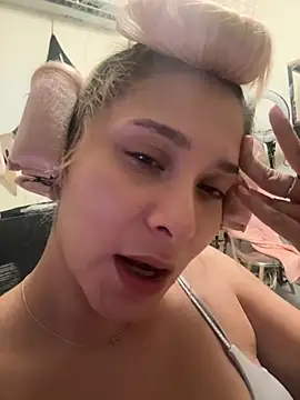 Snapshot of Ramona_Flower chatting on October 30, 11:05 pm Ramona Flower online show from October 30, 11:05 pm