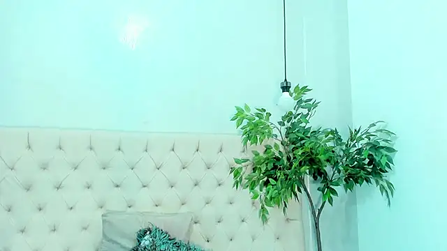 Snapshot of Victoria_Coleman chatting on January 24, 1:45 am Victoria Coleman online show from January 24, 1:45 am