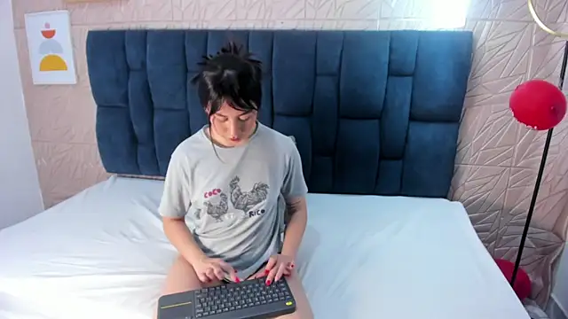 Snapshot of Victoria_Coleman chatting on February 24, 11:43 am Victoria Coleman online show from February 24, 11:43 am