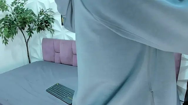 Snapshot of Victoria_Coleman chatting on February 25, 11:52 am Victoria Coleman online show from February 25, 11:52 am