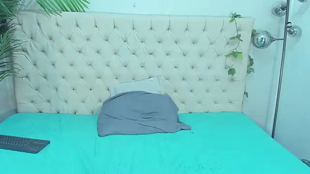 Snapshot of Victoria_Coleman chatting on March 20, 11:05 am Victoria Coleman online show from March 20, 11:05 am