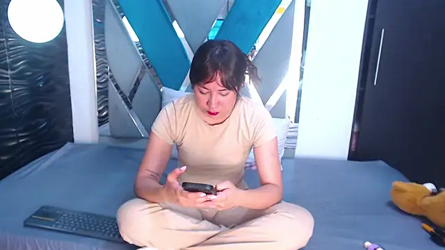 Snapshot of Victoria_Coleman chatting on October 1, 11:05 am Victoria Coleman online show from October 1, 11:05 am