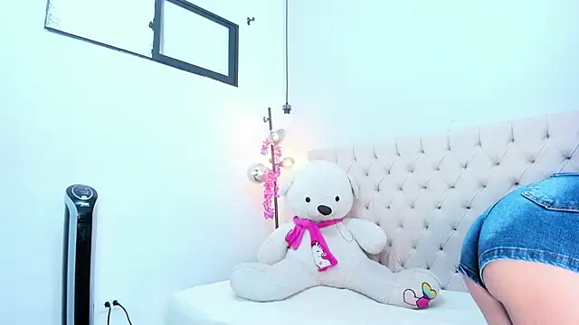 Snapshot of Victoria_Coleman chatting on October 9, 7:34 pm Victoria Coleman online show from October 9, 7:34 pm