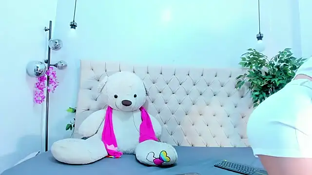 Snapshot of Victoria_Coleman chatting on November 27, 7:16 pm Victoria Coleman online show from November 27, 7:16 pm