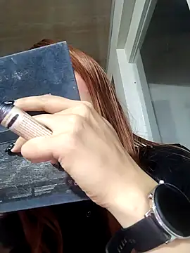 taaylor33 online show from January 1, 4:50 am