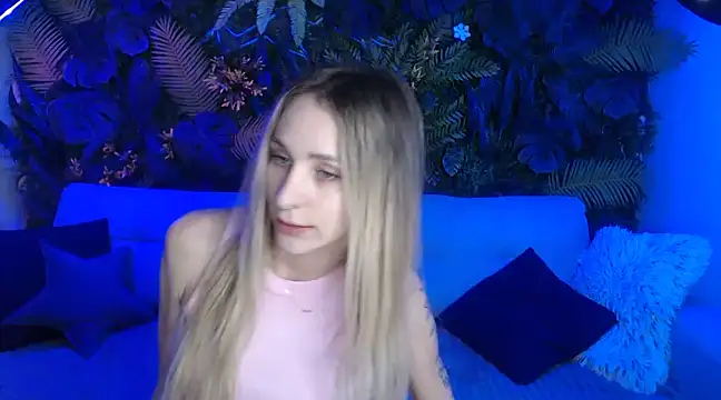 Horny Blond online show from December 10, 9:01 am