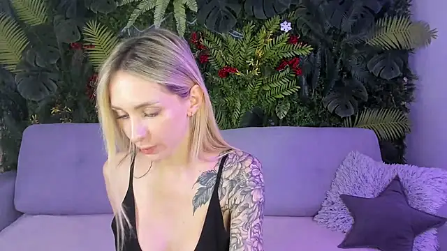 Horny Blond online show from November 8, 9:09 am