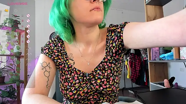 alisahug online show from March 5, 10:11 am