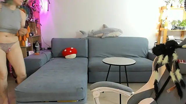 alisahug online show from October 15, 10:15 am