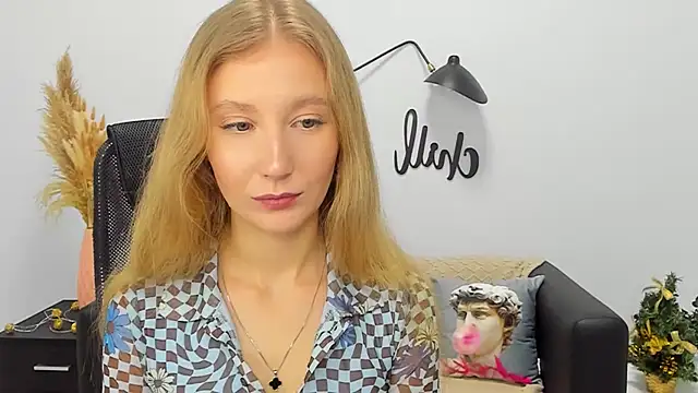 Snapshot of LolaWilsons chatting on January 7, 11:16 am LolaWilsons online show from January 7, 11:16 am