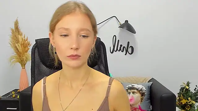 Snapshot of LolaWilsons chatting on January 9, 10:31 am LolaWilsons online show from January 9, 10:31 am