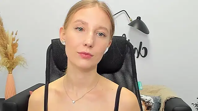 Snapshot of LolaWilsons chatting on March 13, 12:35 pm LolaWilsons online show from March 13, 12:35 pm