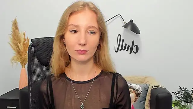 Snapshot of LolaWilsons chatting on March 22, 11:21 am LolaWilsons online show from March 22, 11:21 am