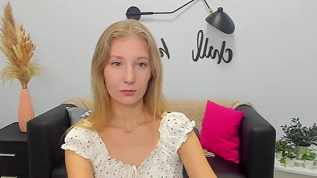 Snapshot of LolaWilsons chatting on September 13, 8:14 am LolaWilsons online show from September 13, 8:14 am