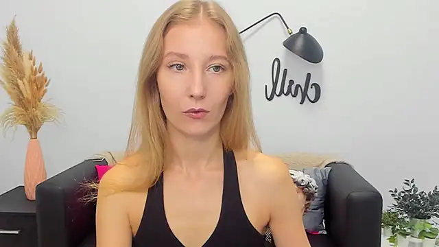 Snapshot of LolaWilsons chatting on September 16, 6:14 am LolaWilsons online show from September 16, 6:14 am