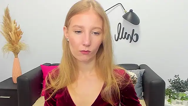 Snapshot of LolaWilsons chatting on September 29, 9:14 am LolaWilsons online show from September 29, 9:14 am