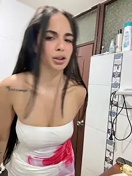 Snapshot of gabyaridi chatting on January 1, 2:41 am gabyaridi online show from January 1, 2:41 am