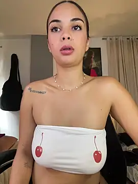 Snapshot of gabyaridi chatting on March 10, 3:52 pm gabyaridi online show from March 10, 3:52 pm