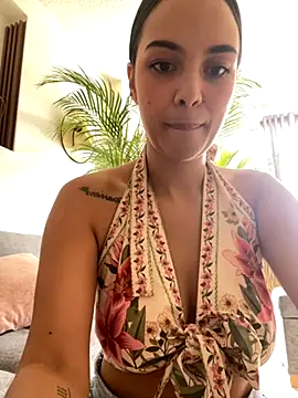 Snapshot of gabyaridi chatting on October 2, 4:14 pm gabyaridi online show from October 2, 4:14 pm