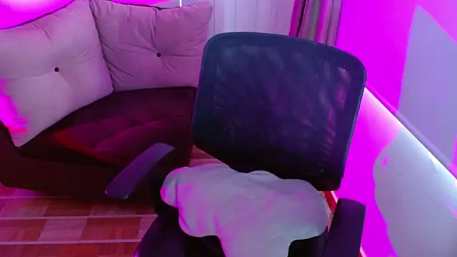 milfrousse online show from March 6, 4:17 pm