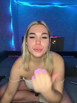 Evaaa Babiesss online show from December 10, 6:17 pm