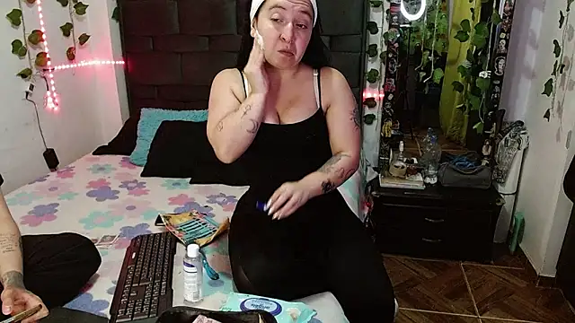 Snapshot of the_lesbian_game chatting on September 11, 1:39 am the lesbian game online show from September 11, 1:39 am