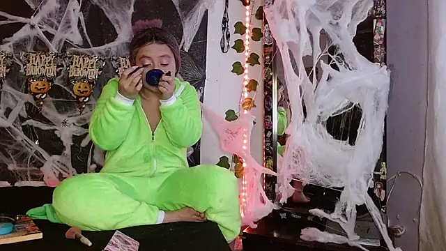 Snapshot of the_lesbian_game chatting on November 1, 3:30 am the lesbian game online show from November 1, 3:30 am