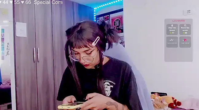 melissahowl online show from March 13, 4:45 pm