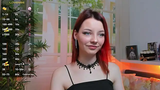 pretty little thing online show from February 12, 4:55 pm