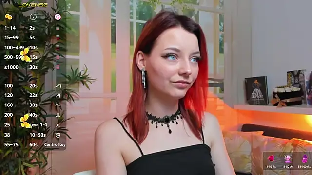 pretty little thing online show from February 12, 8:40 pm