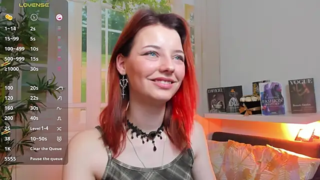 pretty little thing online show from February 14, 10:47 pm