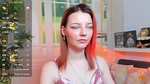 pretty little thing online show from March 5, 1:39 pm