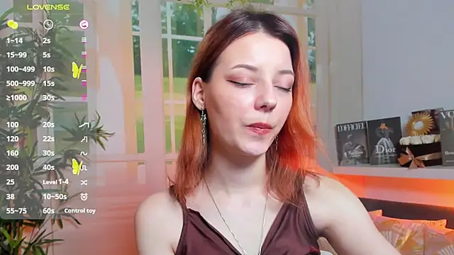 pretty little thing online show from March 11, 4:10 am